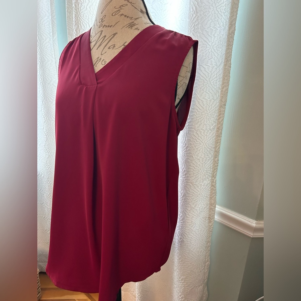 QUEZHU Burgandy Women’s top size large